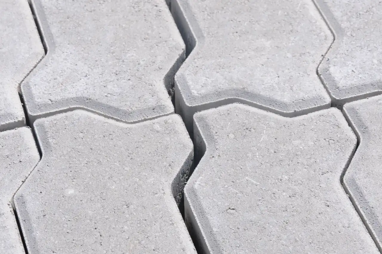 Interlocking concrete pavers