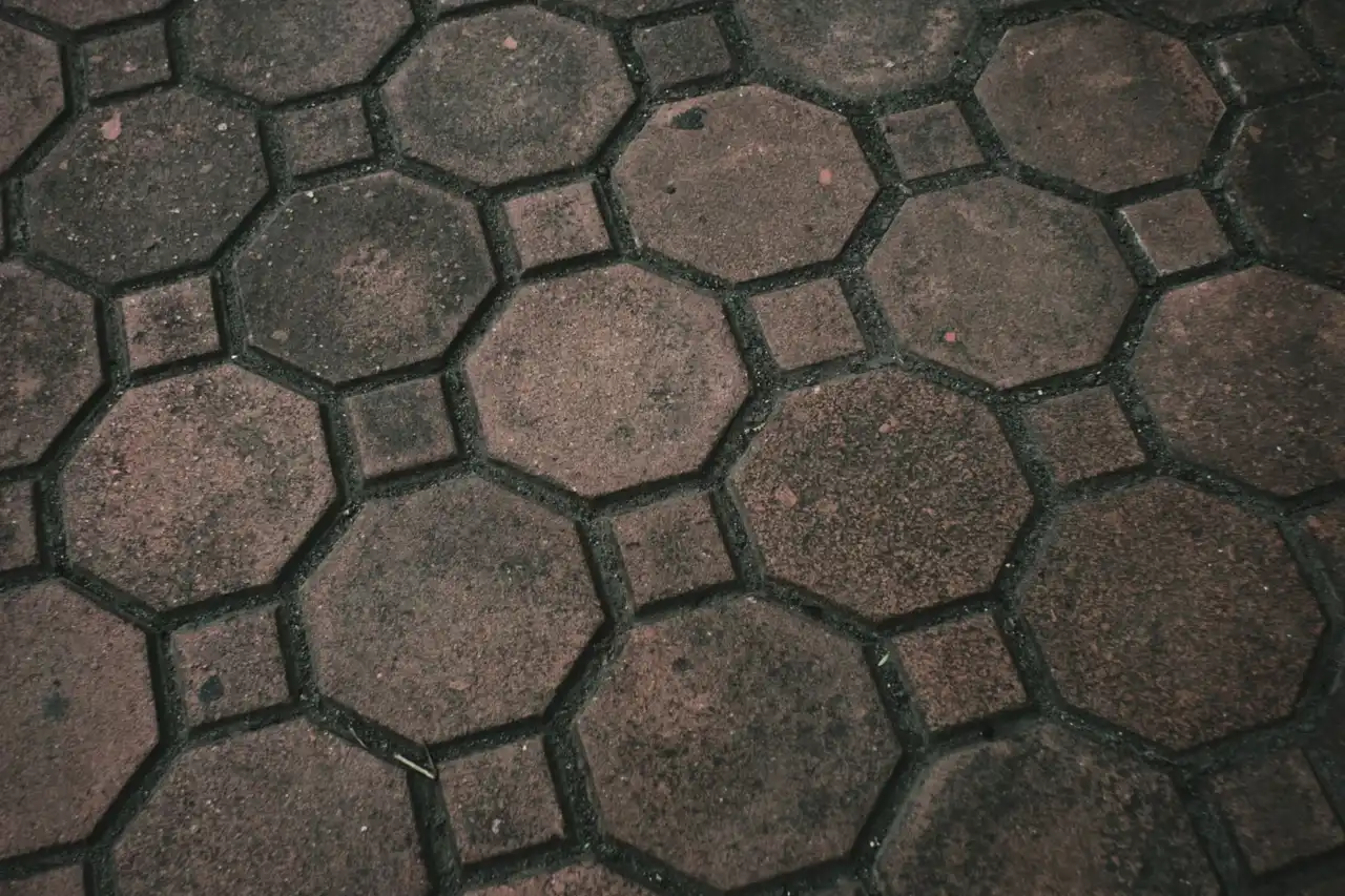 Hexagonal paver surface